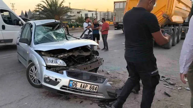 فرار میلی‌متری عابرپیاده از برخورد یک خودرو