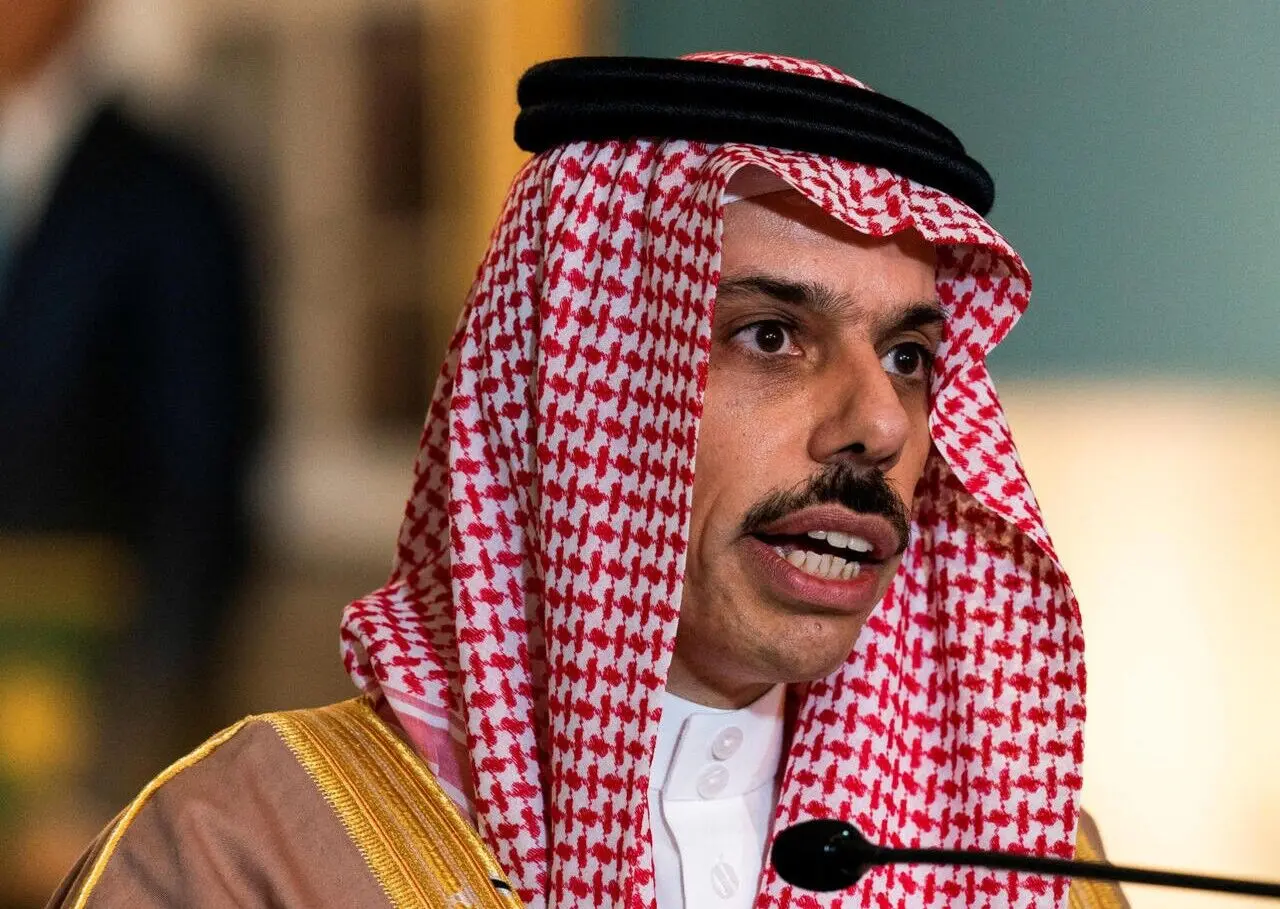وزیر خارجه عربستان: تنگه هرمز باید به وضعیت پیش از جنگ بازگردد