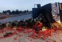 تصادف خاور حامل میوه با اتوبوس در زاهدان