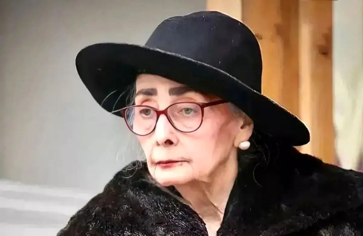 «کتایون امیرابراهیمی» در 32 سالگی و در پشت صحنه یک فیلم؛ سال 1350 