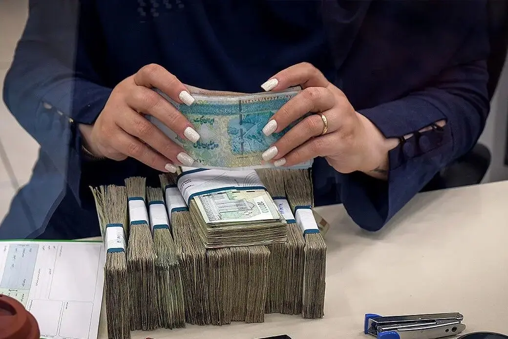 انتقاد روزنامه اصلاح‌طلب از افزایش ناچیز حقوق کارمندان: بودجه ۱۴۰۵؛ ضربه آخر به «بار شیشه» صبر مردم