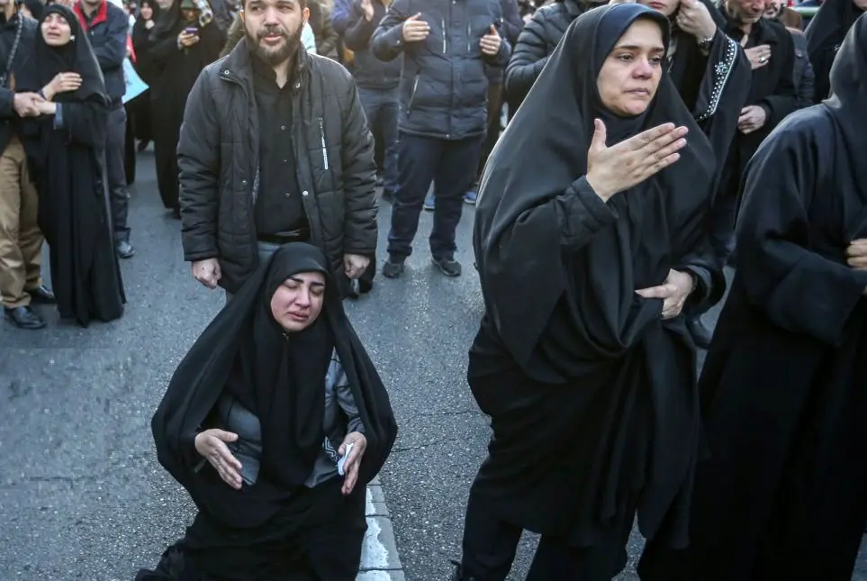 تصاویر؛ در میدان انقلاب تهران چه خبر است؟