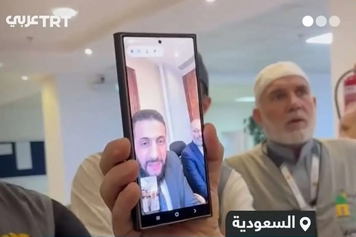 ببینید؛ تماس تصویری جولانی با حجاج سوری در مکه