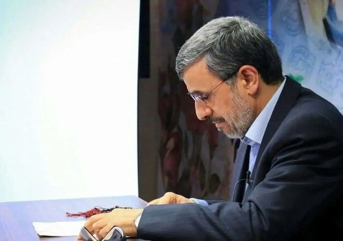 تصویر؛ احمدی نژاد در راه اروپا؛ چه کسانی در این سفر او را همراهی می‌کنند؟