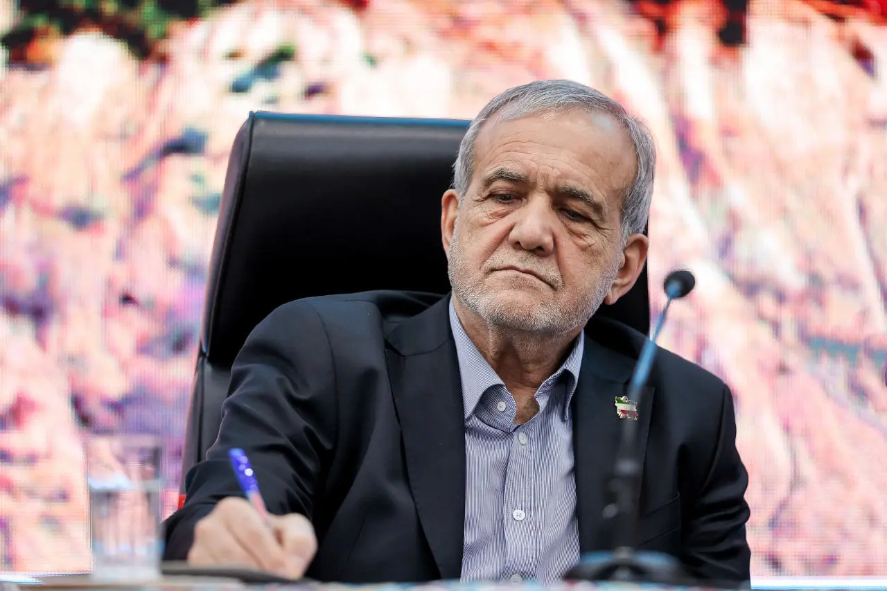 پزشکیان: از حمایت رهبری انقلاب سپاسگزارم/مسیر پیشرفت را با همراهی مردم دنبال می‌کنیم