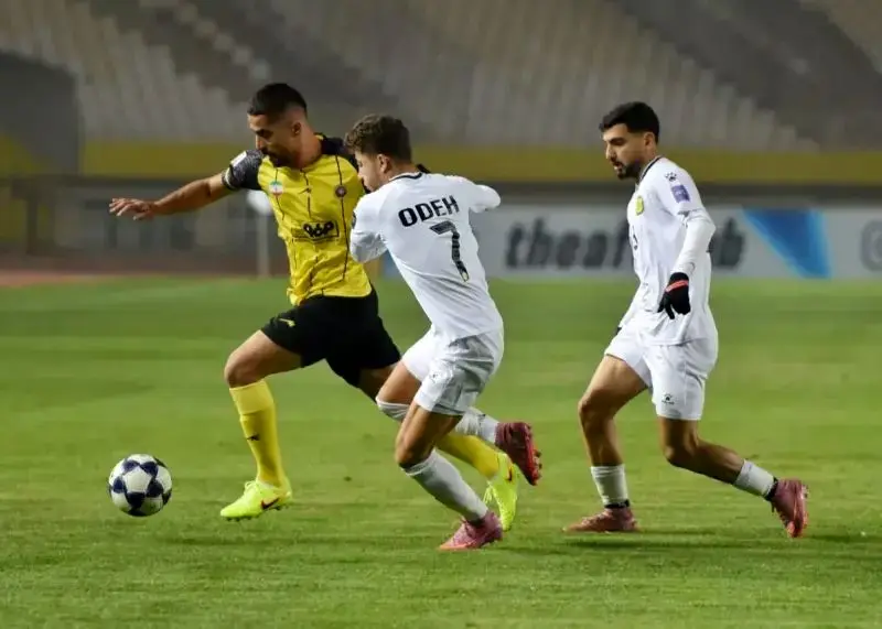 برد ۲ بر ۰ سپاهان مقابل الحسین؛  شاگردان نویدکیا بعد از انتقام‌گیری در آستانه صعود