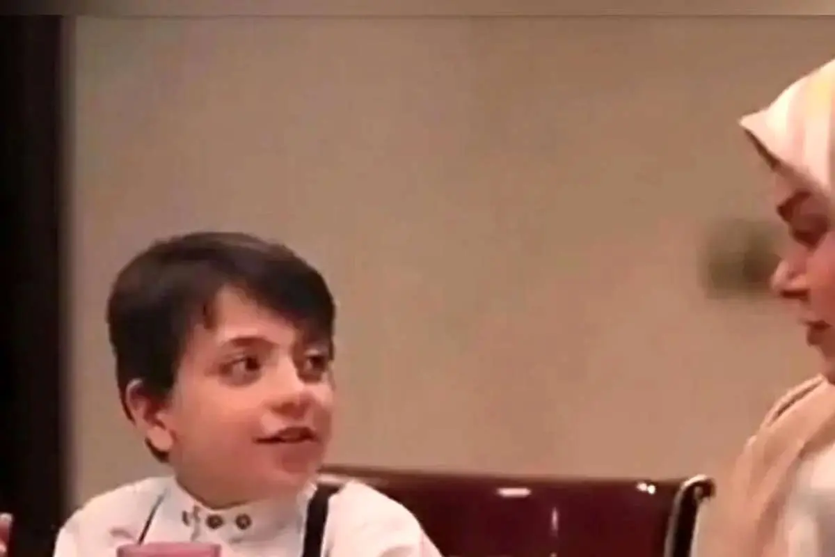 «علی ثروتیان» (سریال آنام) و برادر دوقلویش در 16 سالگی در کنار «پرواز همای»