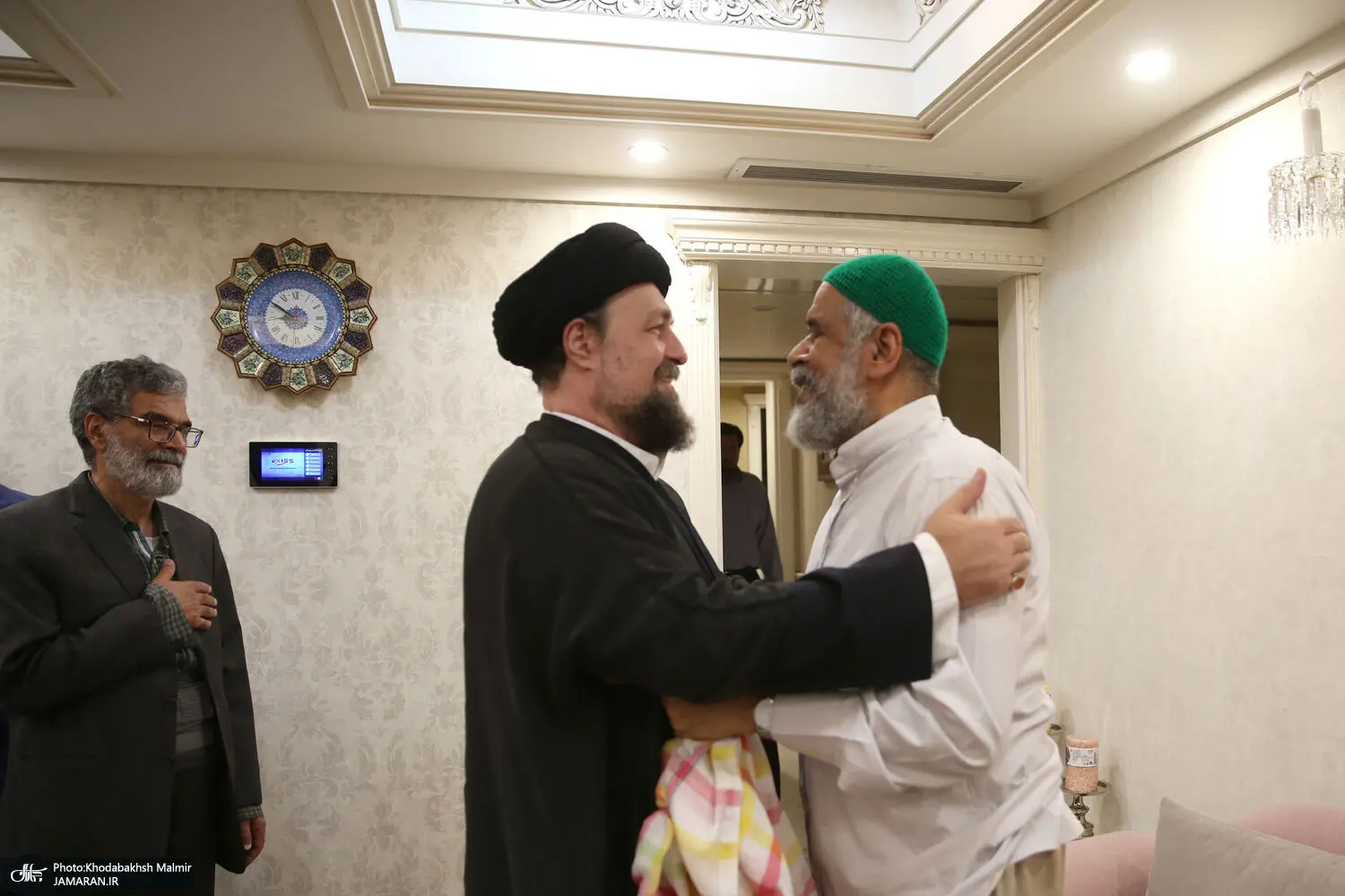 تصاویر؛ عیادت سید حسن خمینی از سید محمود علوی