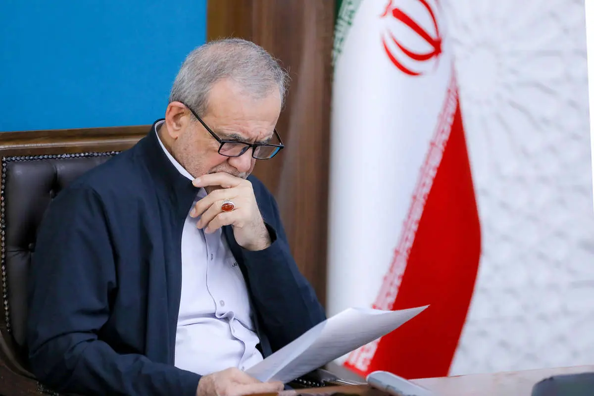 پیام تسلیت پزشکیان به رئیس جمهور هند در پی سقوط هواپیمای مسافربری