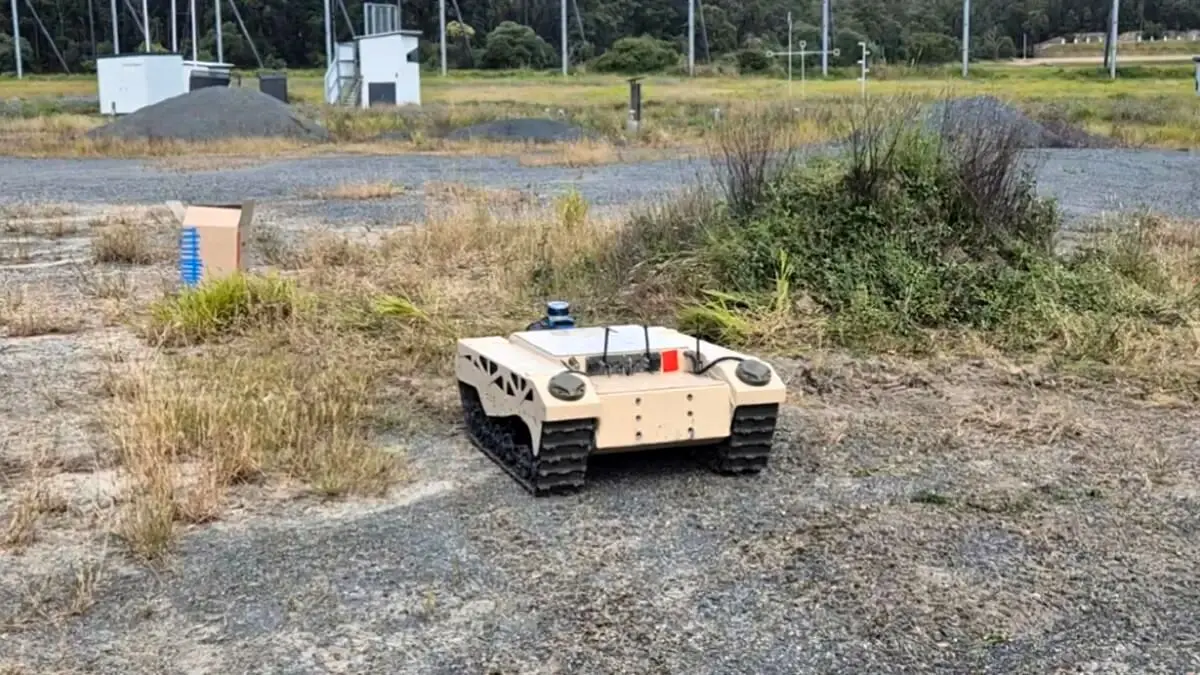 ربات‌های آتش‌نشان آماده انجام عملیات و مهار شعله‌ها