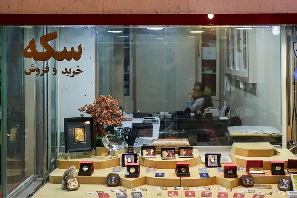 درخشش طلا مقابل دلار و سود بانکی