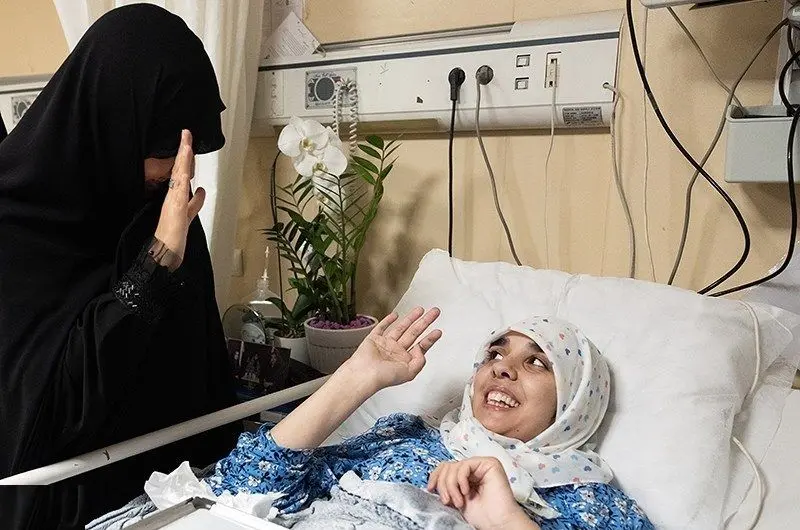 تصاویر؛ عیادت دختر سردار سلامی از دختر دانشمند شهید هستهای