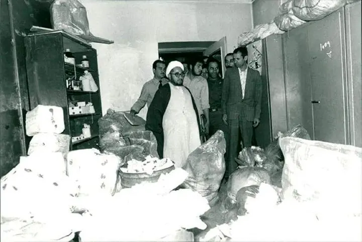 تصویر؛ روزی که آیت‌الله خلخالی «ترور شاه» را آزاد اعلام کرد