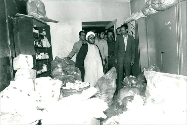 تصویر؛ روزی که آیت‌الله خلخالی «ترور شاه» را آزاد اعلام کرد