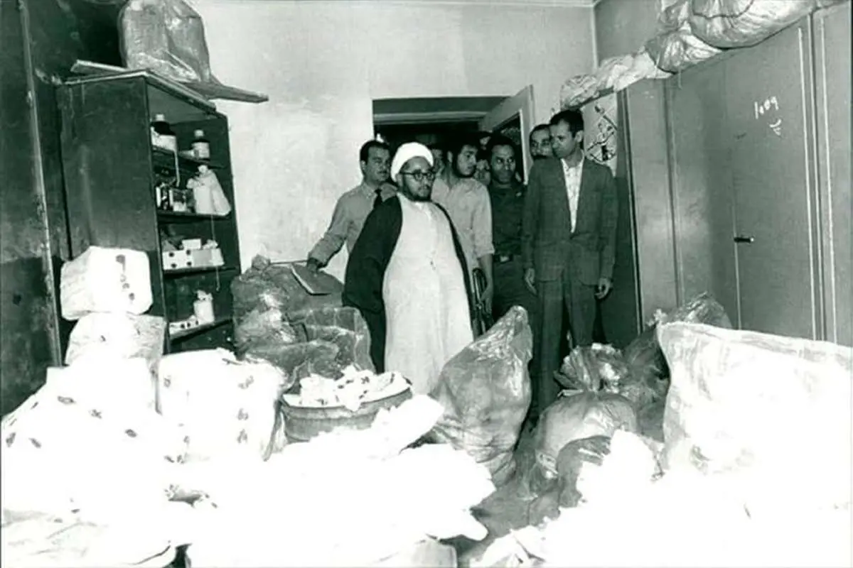 تصویر؛ روزی که آیت‌الله خلخالی «ترور شاه» را آزاد اعلام کرد
