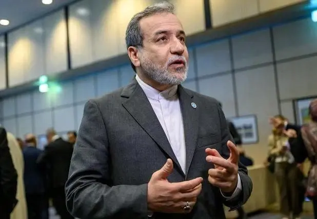 تذکر برخی از نمایندگان مجلس به عراقچی
