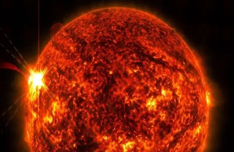 شراره خورشیدی چیست و چرا ممکن است باعث قطع برق در زمین شود؟