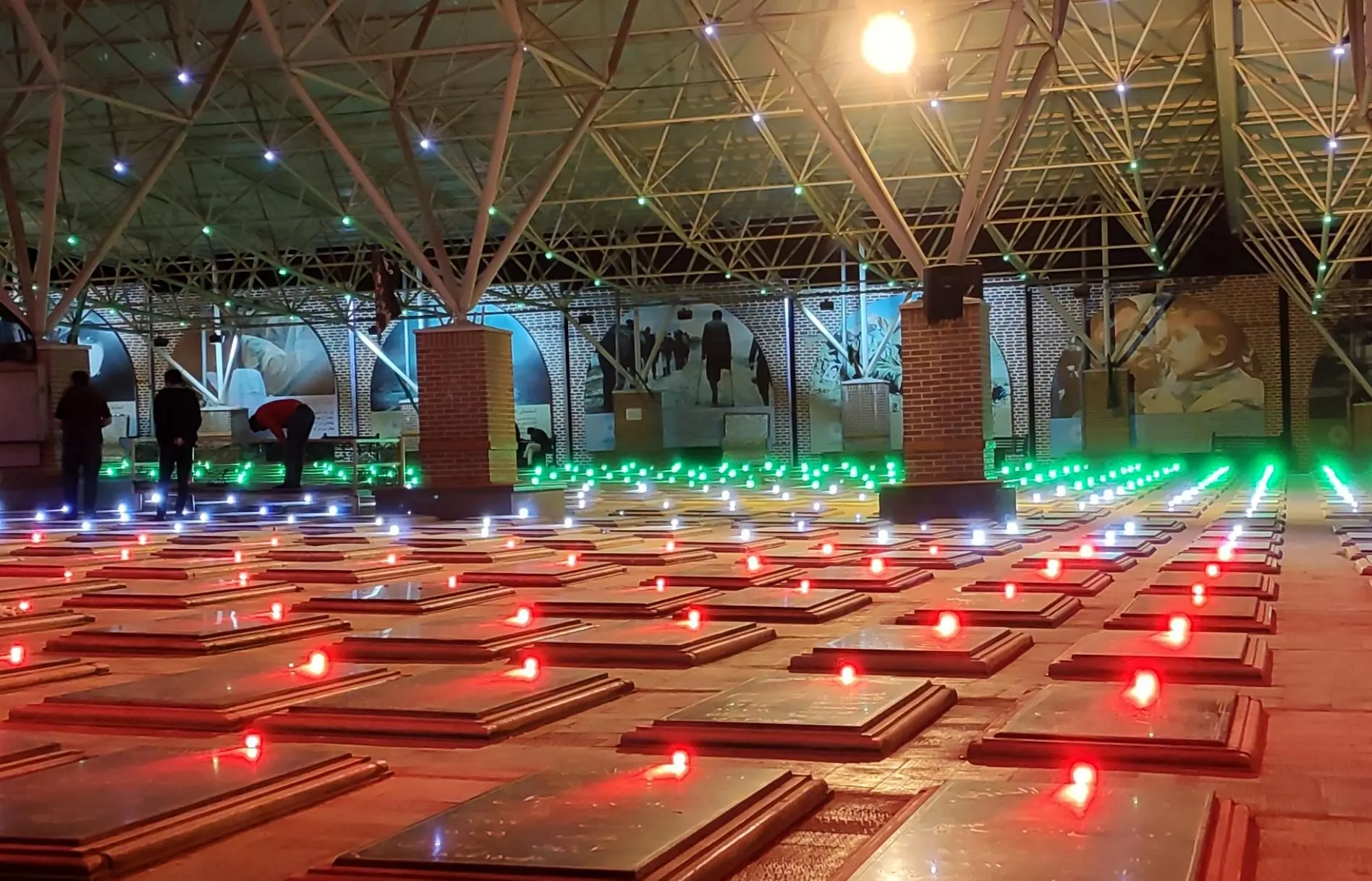 قطع بدون مجوز درختان در گلزار شهدای وادی رحمت تبریز/ ماجرا چیست؟
