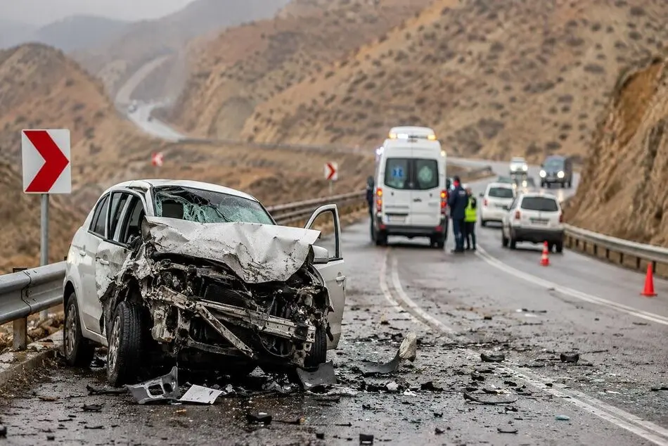 سقوط مرگبار ون به دره در محور هراز با ۷ جان‌باخته و ۷ مصدوم