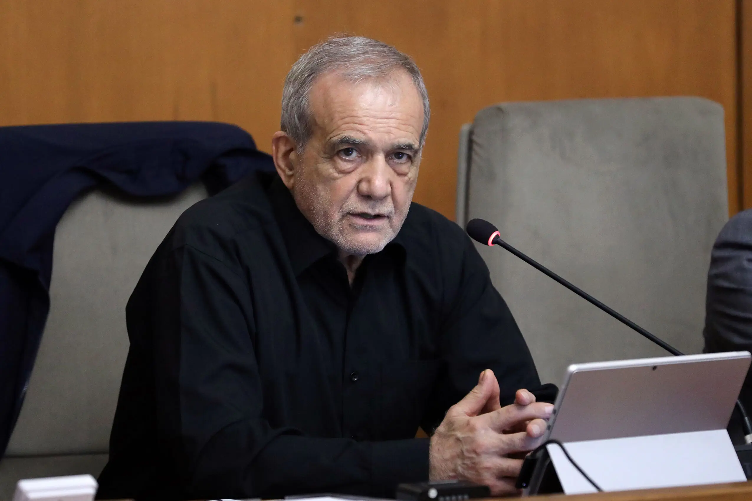پزشکیان: بانک آینده بدون اینکه اعتراضی در جامعه شکل بگیرد، بسته شد
