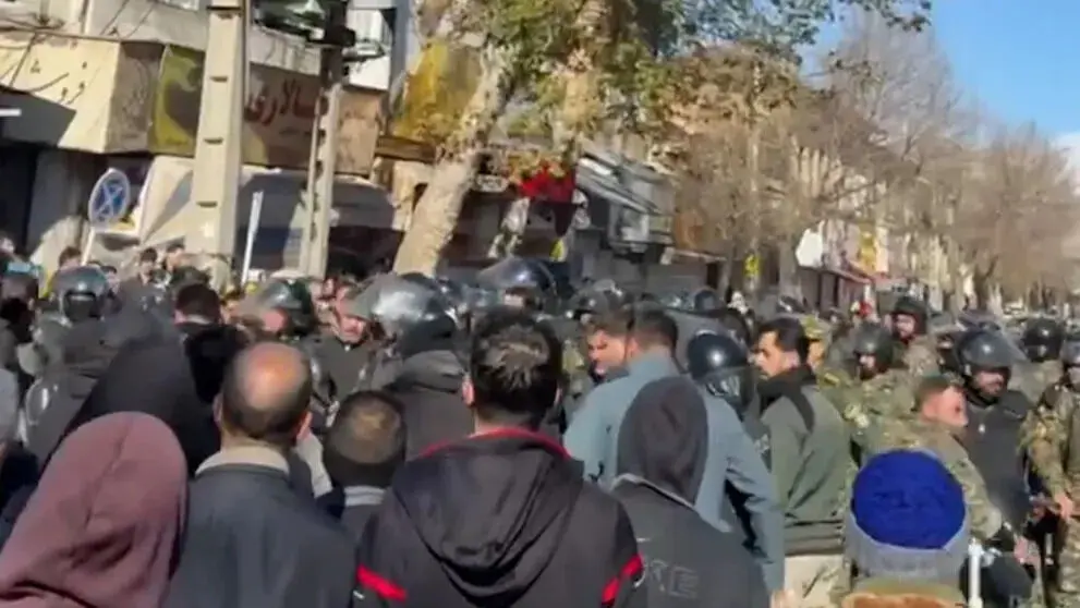  دفتر امام جمعه جونقان به آتش کشیده شد 