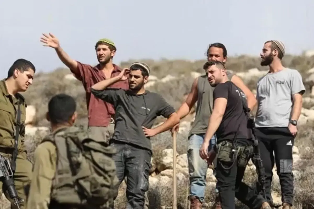 حمله وحشیانه شهرک‌نشین صهیونیست به فلسطینی در حال نماز