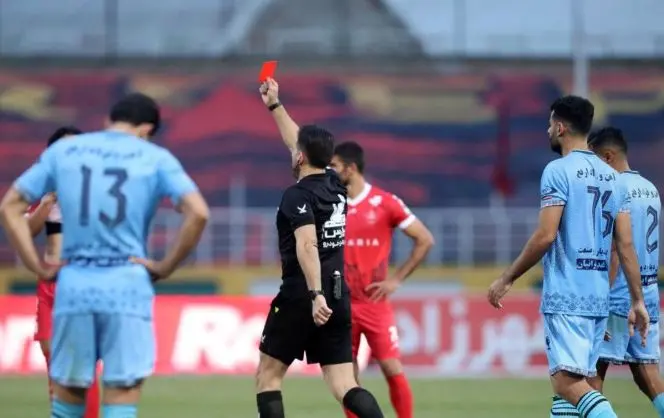 کارشناسی داوری بازی پرسپولیس-چادرملو؛ پنالتی بود؟