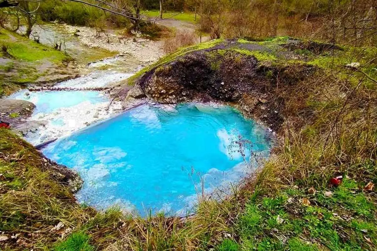 لذت گرمای چشمه آبگرم بلیران مازندران در سرمای پاییز