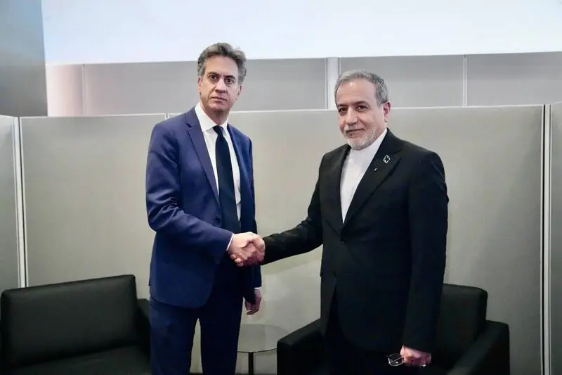عراقچی و وهمتای انگلیسی اش