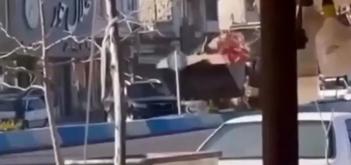 حمله عجیب یک لودر به سانتافه، راننده بازداشت شد
