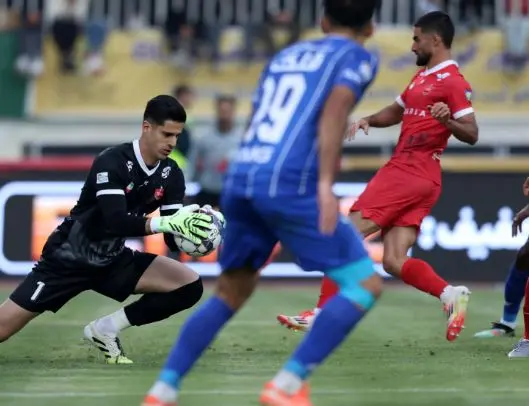 راهی که استقلال و رقبا برای نیازمند هموار کردند؛ بفرما دستکش طلا!