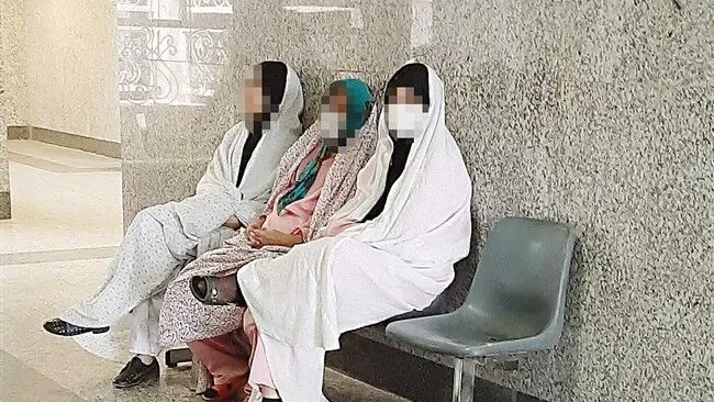 زورگیری ۳ دختر لندکروز سوار از پسرها
