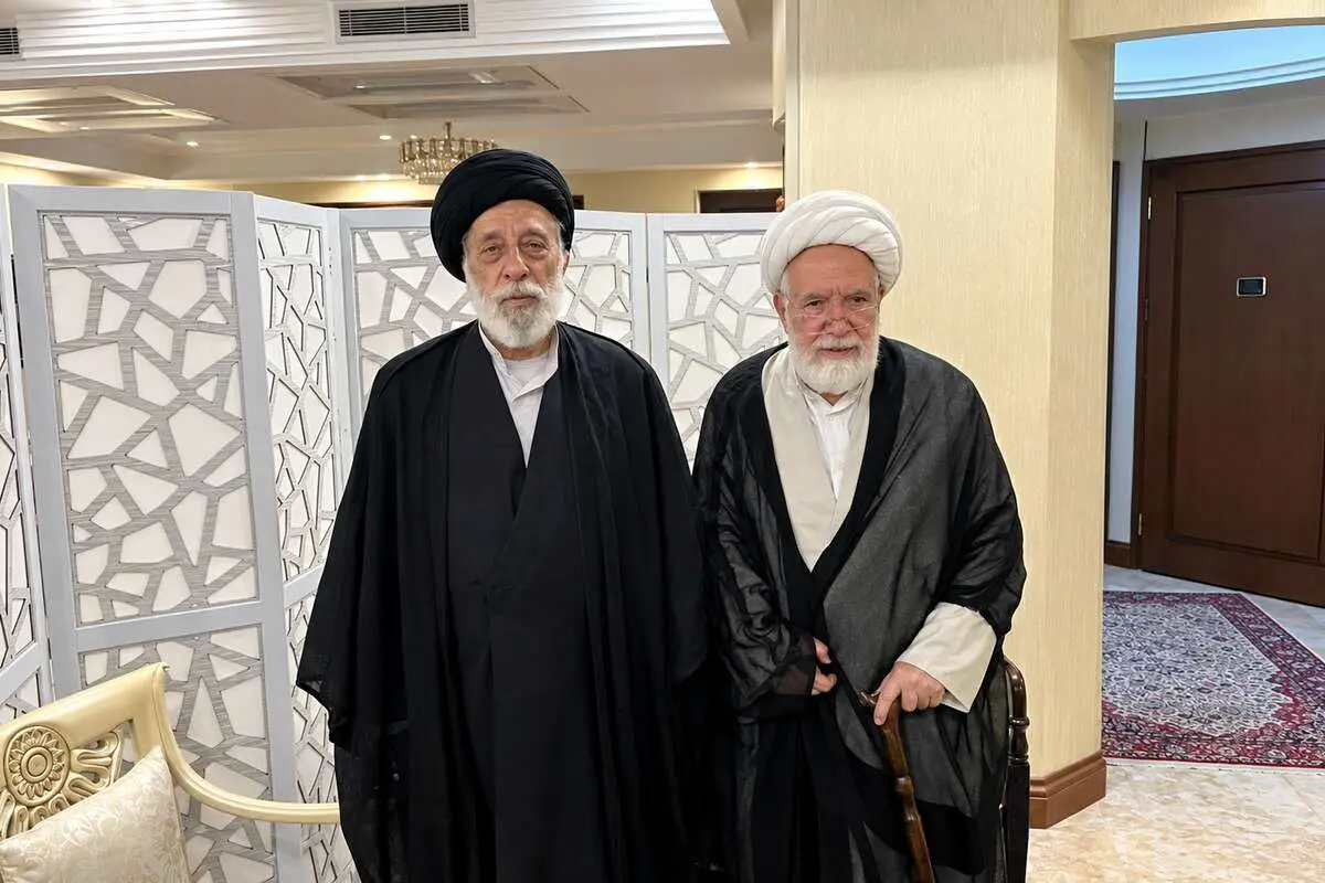 دیدار مهدی کروبی و سید هادی خامنه‌ای