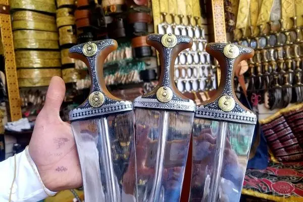 بازداشت دو جوان یمنی در منچستر به دلیل همراه داشتن خنجر سنتی