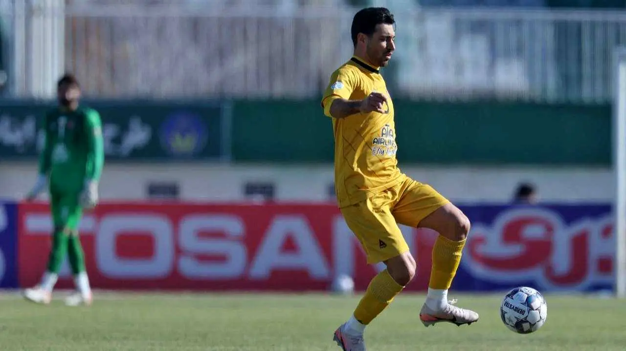 یک گل خورده در 5 بازی برای تراکتور؛ بیرو منتظر لغزش پیام و فرزین