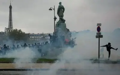 مکرون برای مهار بحران، ممکن است در طرح حمله به ایران شرکت کند/ جنگ علیه ایران با شوک انرژی، اقتصاد اروپا را به بن‌بست کشاند / ۱۰ تا ۱۵ سال با بی‌نظمی شدید جهانی روبه‌روییم / صدای بیرون راندن خارجی‌ها در اروپا بلندتر شده/ غارت فروشگاه‌ نتیجه گسست فرهنگی‌ست