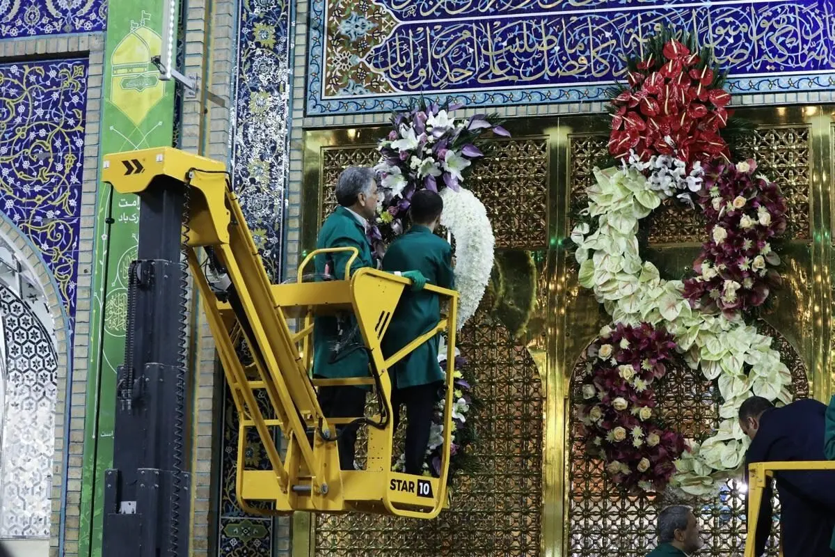 تصاویر؛ گل‌آرایی حرم امام رضا(ع)