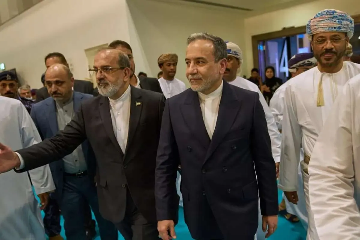 روزنامه اصولگرا: تیم مذاکره‌کننده با امریکا را تضعیف نکنیم؛ بعد از توافق شاهد تحولات گسترده اقتصادی خواهیم بود