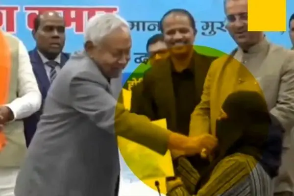 جنجال پایین کشیدن حجاب یک پزشک توسط آقای وزیر