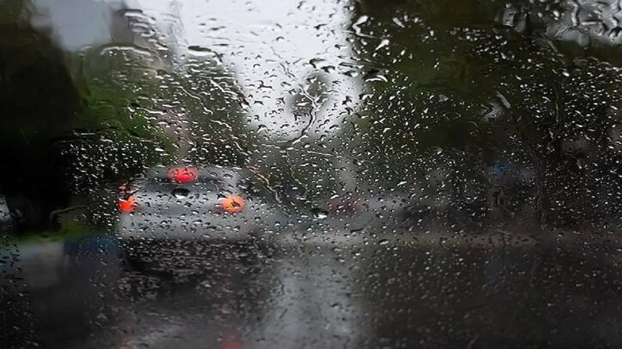 ببینید؛ بارش شدید باران و آب‌گرفتگی در معابر فومن