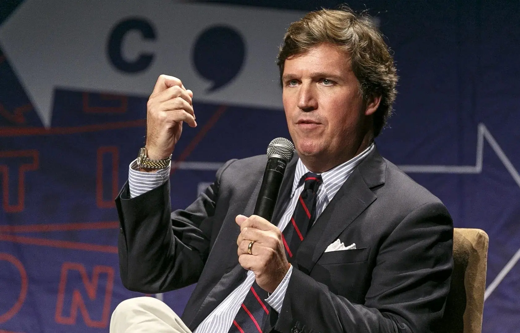 تاکر کارلسون: می‌ترسیدم اسرائیل هواپیمای من را با پهپاد ایرانی اشتباه بگیرد
