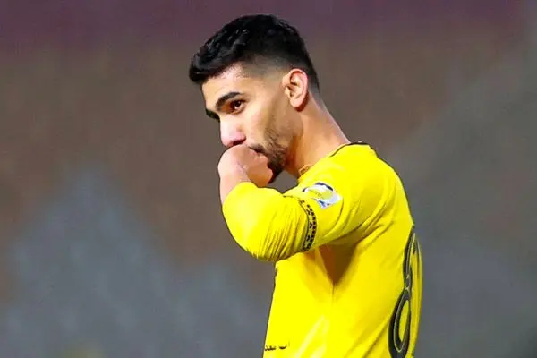 ببینید؛ لحظه امضای قرارداد رضا شکاری با پرسپولیس