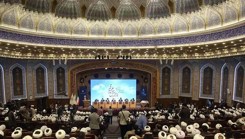  در نشست‌های پرهزینه‌ای که در حوزه علمیه برگزار می‌کنید، کدام مشکل واقعی مردم مطرح و حل شده است؟
