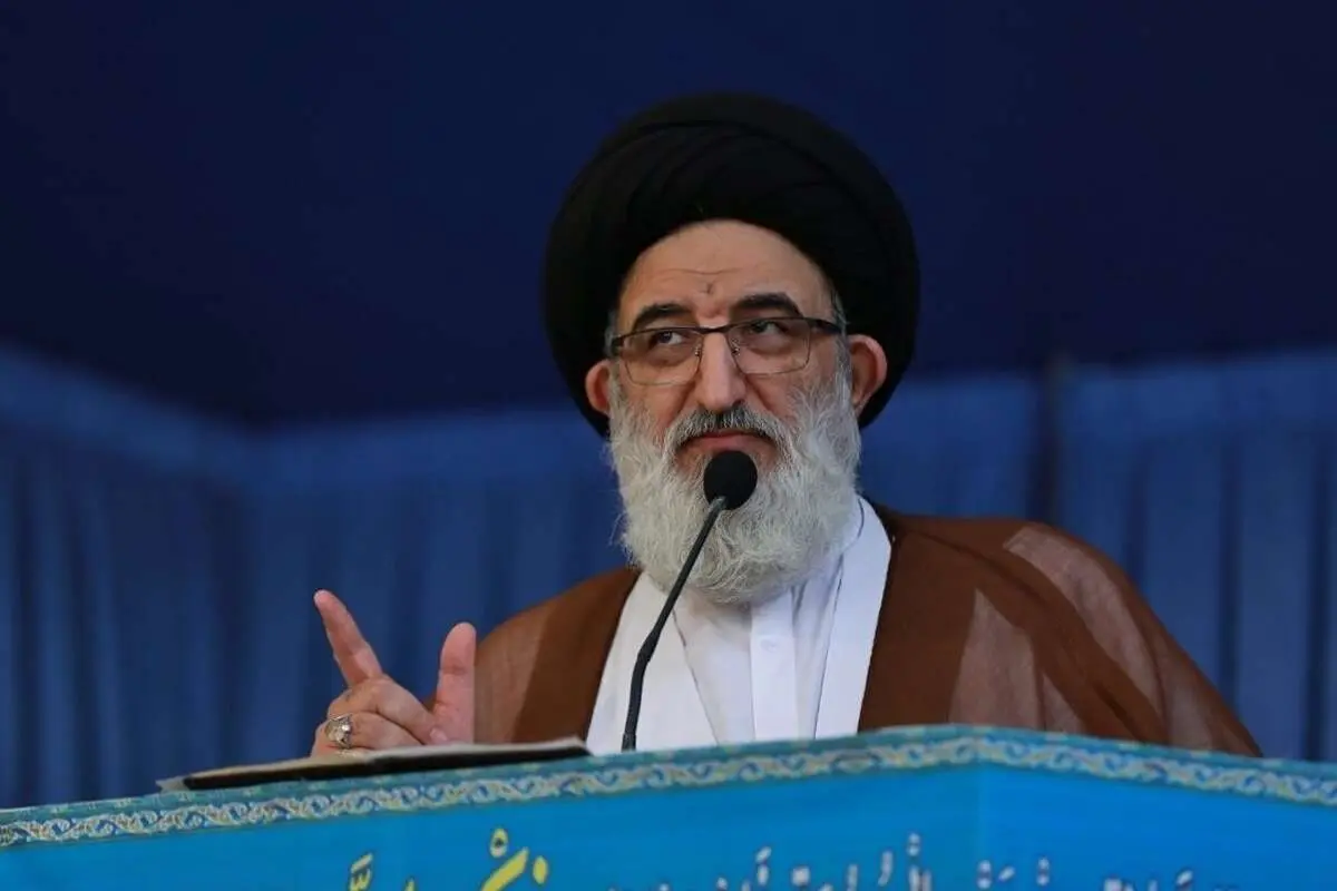 امام جمعه کرج: ملت ما امروز به مذاکره با آمریکا ایراد می‌گیرند
