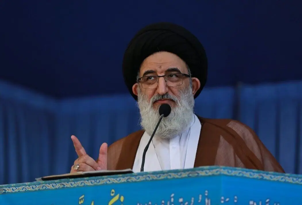 انتقاد امام جمعه کرج از طرح موضوع موتورسواری بانوان: نشان‌دهنده نفود و اجرای سند ۲۰۳۰ است