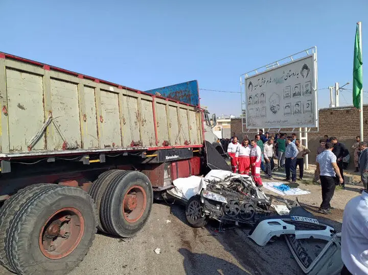 تصادف مرگبار در فسا/ ۵ نفر از کارکنان دانشگاه علوم پزشکی ‌جان باختند