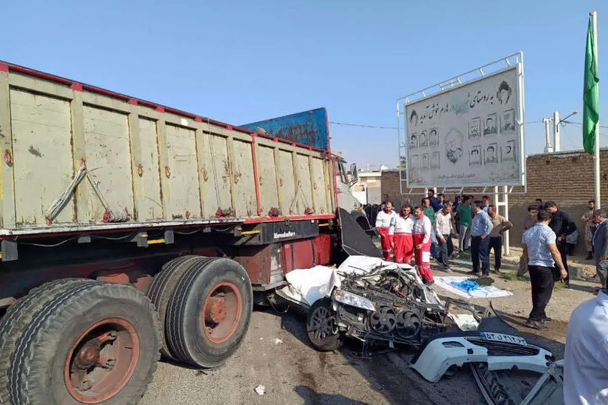 تصادف مرگبار در فسا/ ۵ نفر از کارکنان دانشگاه علوم پزشکی جان باختند
