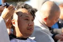 تحصن خانواده‌های قربانیان سقوط هواپیما با تراشیدن سر