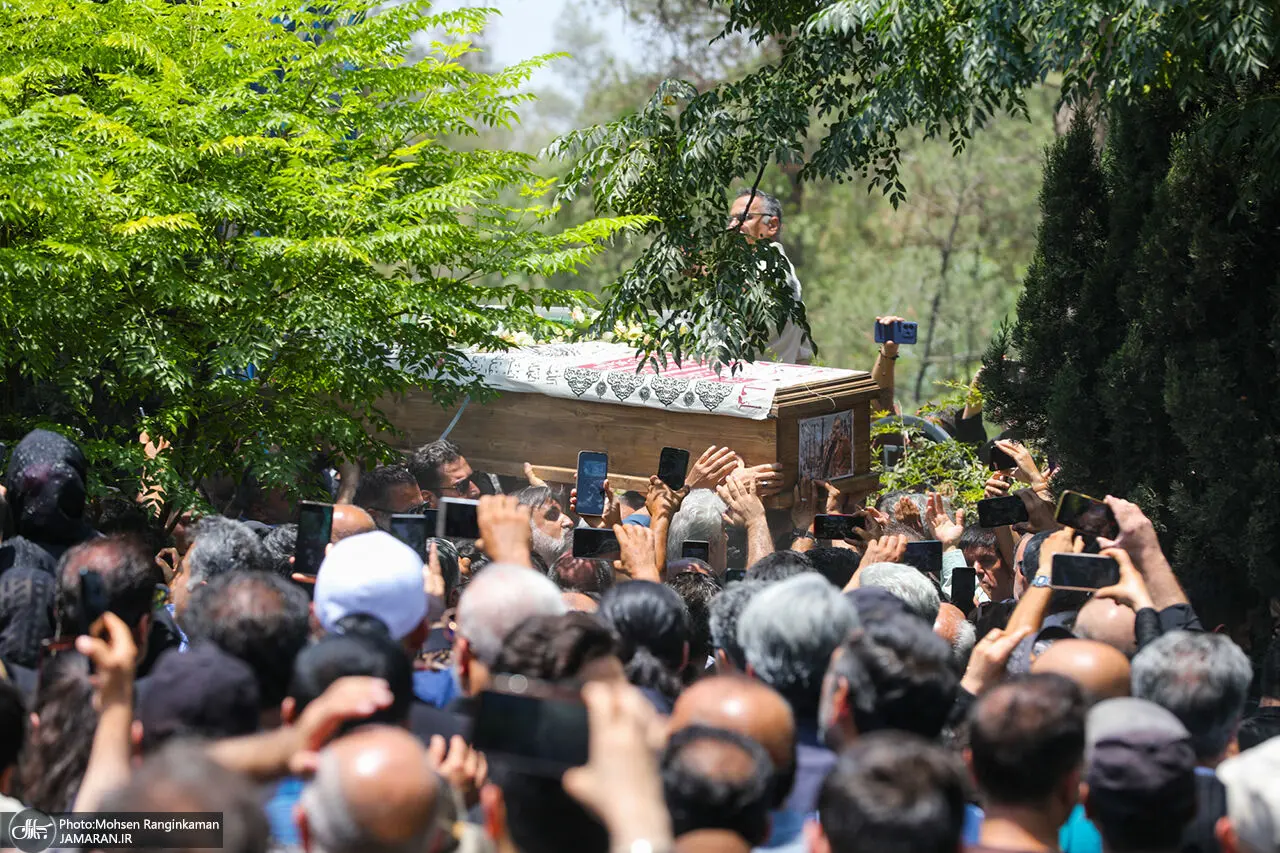 دلیل غیبت مهران مدیری در مراسم خاکسپاری هنرمندان