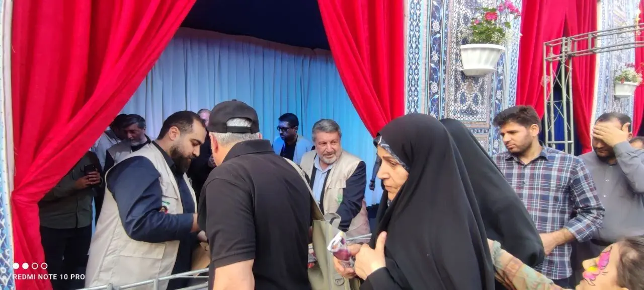 الیاس حضرتی در موکب اهالی رسانه امام‌رضایی